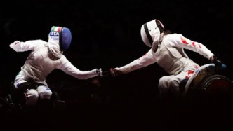 因小兒麻痹下肢癱瘓，上海輪椅擊劍隊(duì)運(yùn)動(dòng)員周景景又迎新身份