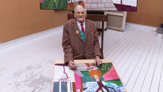 87歲霍克尼巴黎辦回顧展：愿大家帶走一些真正的快樂