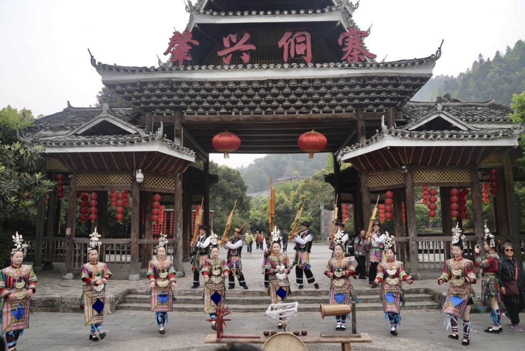 千年侗寨的疗愈密码:很古朴很时尚,歌声和鼓楼守护着“最后家园”