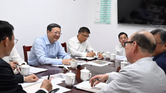 為民解憂、馬上就辦！結合學習教育，陳吉寧以“四不兩直”方式調研社區治理