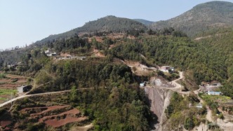 凉山一村民称山下采矿致全村出现多处危房，当地称正积极协调