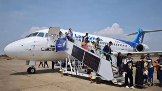 C909飞机完成老挝首航