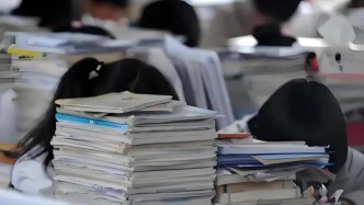 馬上評丨點名通報、處罰到人，對違規補課就要動真格