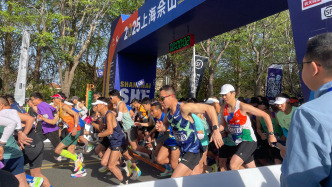 8000名選手參與上海佘山“半馬”，17歲小將拿下男子組冠軍