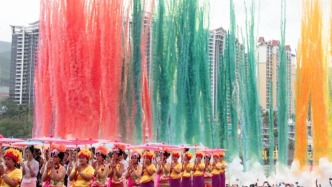 西双版纳州傣历1387年新年节庆祝大会在景洪举行