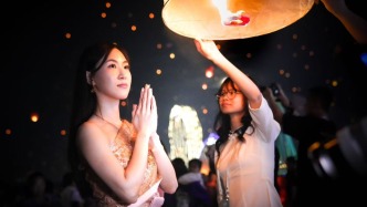 西双版纳傣历新年一开场就惊艳：万人齐放孔明灯，极致浪漫