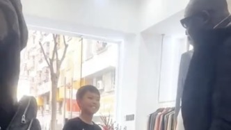 “因為是他我很想買”，義烏“小老板”飆英語征服老外