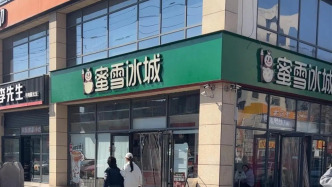 三問三河廣告牌“禁色令”通報(bào)：哪些人該為此事負(fù)責(zé)？商家損失誰來承擔(dān)？