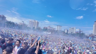泼水狂欢之下西双版纳的变与不变：游客更年轻更国际化，欢乐幸福演绎双向奔赴