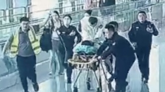 跑贏死神！36歲男子在機場突發心梗，醫生跪擔架車持續心肺復蘇