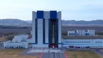 神二十船箭组合体转运至发射区