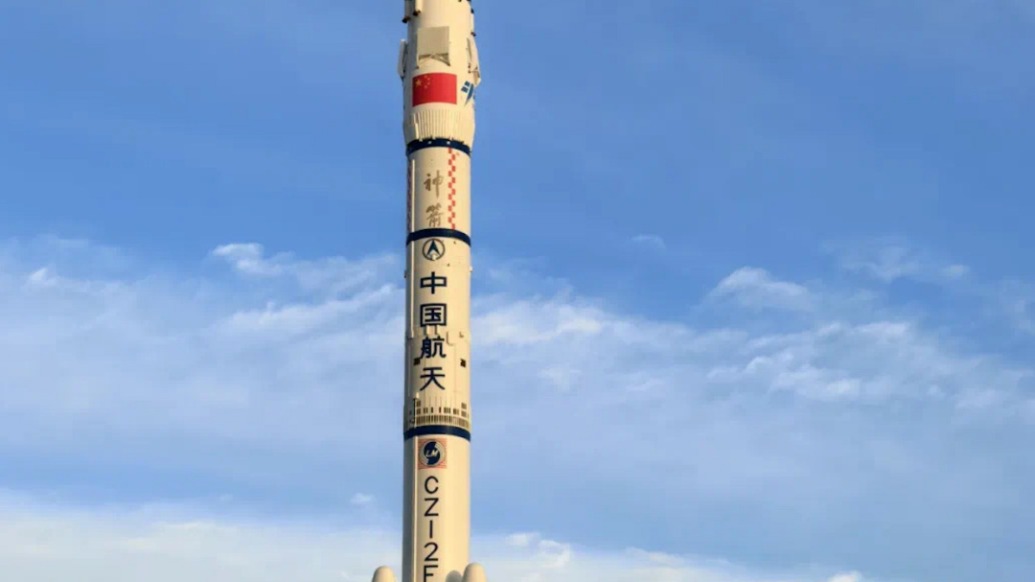 神二十船箭組合體轉運至發(fā)射區(qū)，將于近日擇機發(fā)射