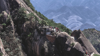 黃山景區成功搜救一名“野游”游客，當事人受處罰并付救援費
