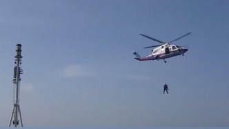 西沙海域一渔民突发疾病，直升机出动上演海空生命接力