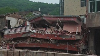 湖北一民房疑因过度采矿塌陷倒塌，镇政府：无伤亡，正在调查