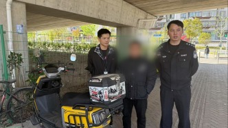日薪100元散發(fā)“引流小卡片”，上海浦東警方抓獲2名違法人員