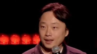 華裔脫口秀演員吐槽美國(guó)關(guān)稅政策：“這場(chǎng)秀要收100%關(guān)稅”