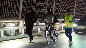新闻1+1丨全球首场人机共跑马拉松，有何看点？
