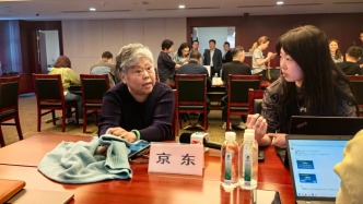 老總們帶著產品直奔對接會，外貿拓內銷找到更多“新路子”
