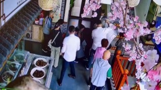 顧客突發心疾暈倒，酒店員工7分鐘緊急救助