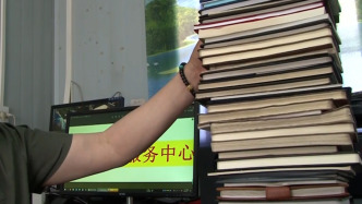 村書記10年手寫“半米高”日記，每一頁都是村民的事