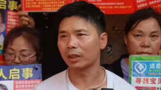 尋女19年的“棉花糖爸爸”明將辦團(tuán)圓宴，大女兒：妹妹是片區(qū)銷售主管