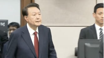 尹錫悅涉“內(nèi)亂罪”審理繼續(xù)進(jìn)行，法庭內(nèi)場(chǎng)景首度公開(kāi)