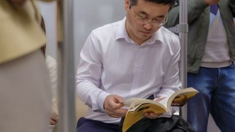 對話地鐵讀書人｜財務管理孟先生：老婆讓我看《三體》