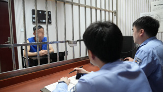 医学泰斗客死他乡？AI小作文批量如何炮制？对话已被抓获的网络水军成员
