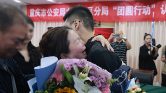31年前失蹤的男孩與家人在重慶一派出所團(tuán)聚：人像比對后DNA鑒定成功