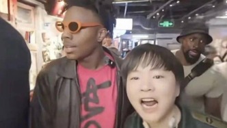 直播中搶鏡“甲亢哥”的翁東華卸任！此前任文和友小龍蝦公司董事