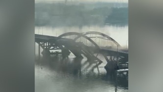 北京顺义潮白河大桥发生火情，现场已双向断路