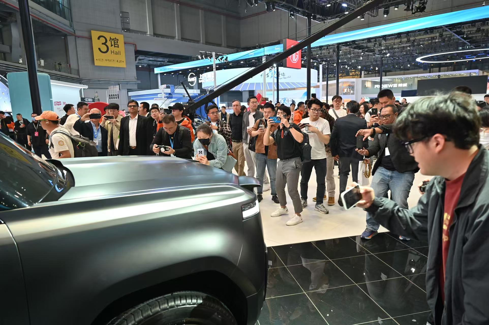 https://imgpai.thepaper.cn/newpai/image/1745381115789_xspNwn_1745381302484.jpg