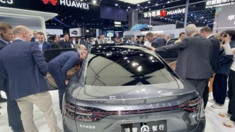 “這里就是當(dāng)今汽車行業(yè)變革的主舞臺”，上海車展外企組團(tuán)參觀國產(chǎn)汽車