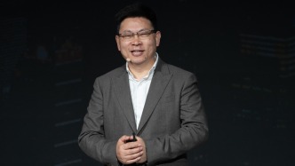 鴻蒙智行八大車型亮相上海車展，余承東拉上三家車企老總“直播推銷”