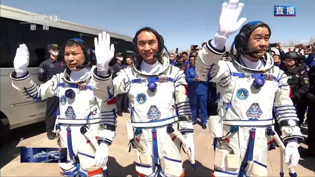 神二十瞄准17时17分发射！3名航天员领命出征