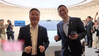 車企大佬車展互動(dòng)：何小鵬和李斌共舞，還給尹同躍打“醬油”
