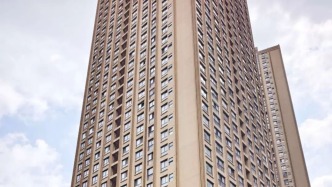 昆明一小区电梯突然从40楼降到负4楼，多方回应