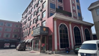 马上评丨喷淋头全是摆设，酒店消防岂能“零设防”