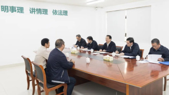 面對(duì)面傾聽(tīng)群眾意見(jiàn)建議，及時(shí)回應(yīng)解決群眾“急難愁盼”問(wèn)題！龔正在基層開(kāi)展下訪活動(dòng)，調(diào)研城市更新