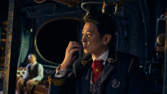 保剑锋重返舞台，这次他是《海底两万里》尼摩船长