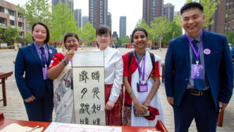 河南安陽：國際友人相聚中華字都，校園體驗甲骨文雅韻
