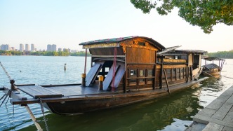 新任浙江省委常委、組織部長楊蔭凱到嘉興南湖瞻仰紅船