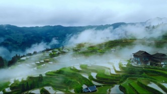 春游贵州⑦丨小镇春意与喀斯特地貌交织，化作科学与梦想沃土