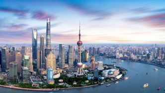 上海市政府常務會議研究抓好穩(wěn)就業(yè)穩(wěn)企業(yè)穩(wěn)市場穩(wěn)預期工作，讓企業(yè)感受溫度