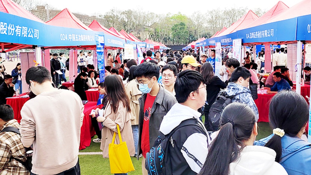 人社部：就業(yè)政策儲(chǔ)備充足，將會(huì)根據(jù)形勢變化及時(shí)推出