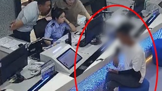 男子辦港澳通行證時神色慌張，警方查出系在逃人員施計控制