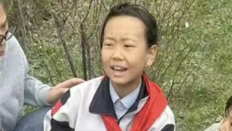 李思瑤好樣的！93歲老人摔下臺階，10歲女孩飛奔上前救助
