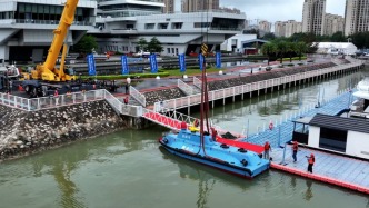 全球首艘高速可潜无人艇“蓝鲸号”于珠海下水，有望明年投入实际应用