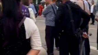 张家界通报“160名老人报团被扔湖北服务区”：涉及团款拖欠行程中断